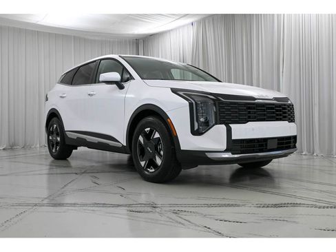 New 2026 Kia Sportage LX image 2