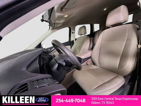 Used 2017 Ford Escape SE w/ Equipment Group 201A FWD image 11