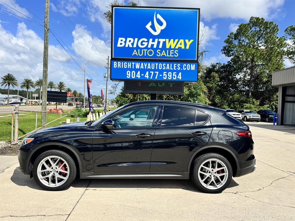 Used 2019 Alfa Romeo Stelvio Sport w/ Quick Order Package 22J Sport AWD/4WD image 2