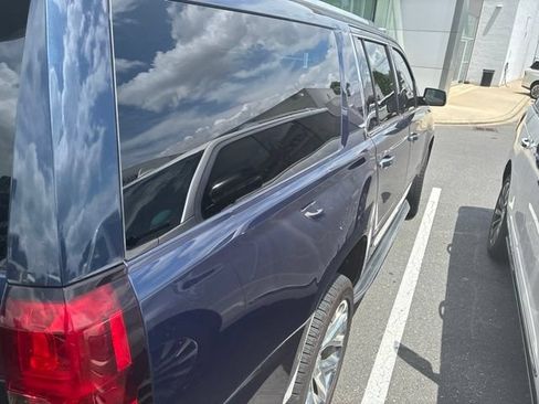 Used 2018 Chevrolet Suburban Premier AWD/4WD image 8