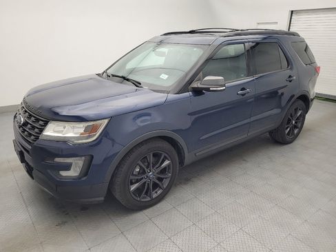 Used 2017 Ford Explorer XLT w/ Equipment Group 202A FWD image 2