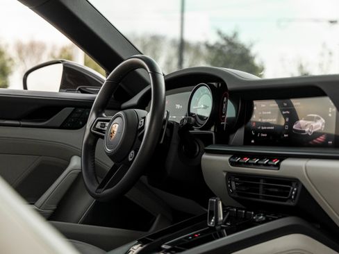 Certified 2022 Porsche 911 Carrera 4S image 38