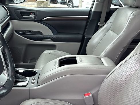 Used 2014 Toyota Highlander Limited w/ Driver Technology Package AWD/4WD image 23