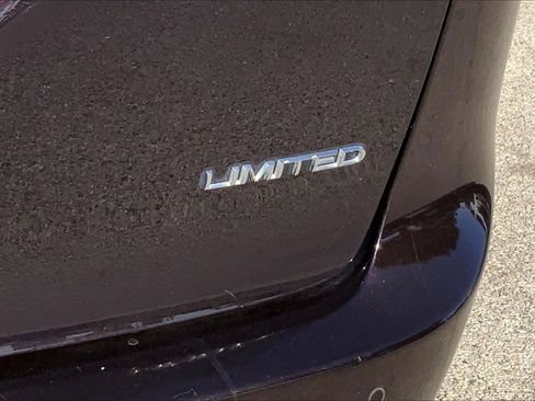 Certified 2019 Chrysler Pacifica Limited image 10