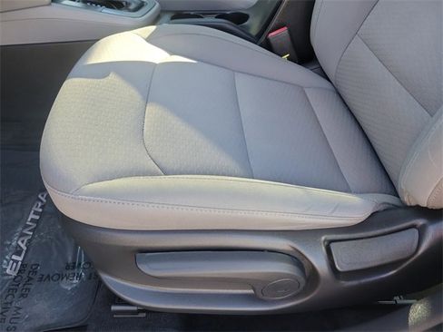 Used 2019 Hyundai Elantra SEL image 20