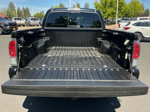 Used 2020 Toyota Tacoma TRD Sport w/ Blackout Package AWD/4WD image 29