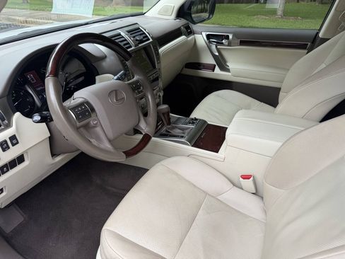 Used 2019 Lexus GX 460 Premium w/ Premium Package AWD/4WD image 10