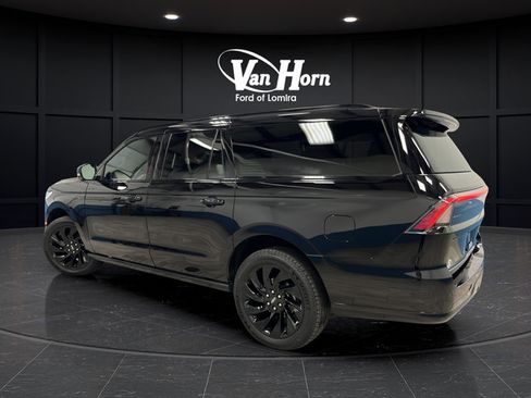 Used 2025 Lincoln Navigator L Reserve w/ Jet Appearance Package AWD/4WD image 5