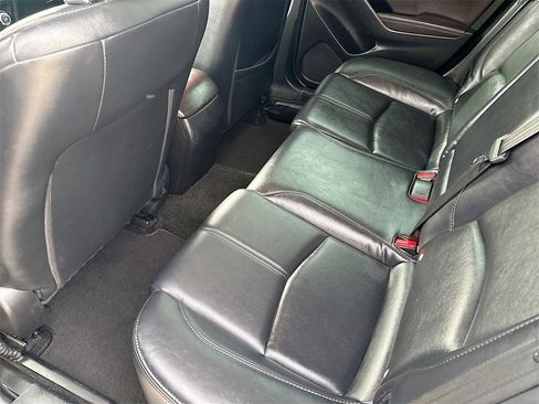 Used 2018 MAZDA MAZDA3 Touring image 24