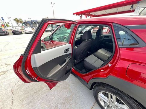 Used 2021 Hyundai Kona SE FWD image 16