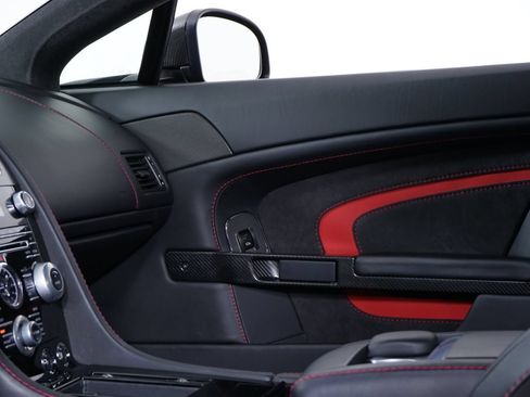 Used 2015 Aston Martin V12 Vantage S RWD image 28