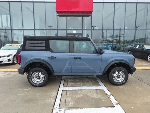 Used 2023 Ford Bronco Base image 4