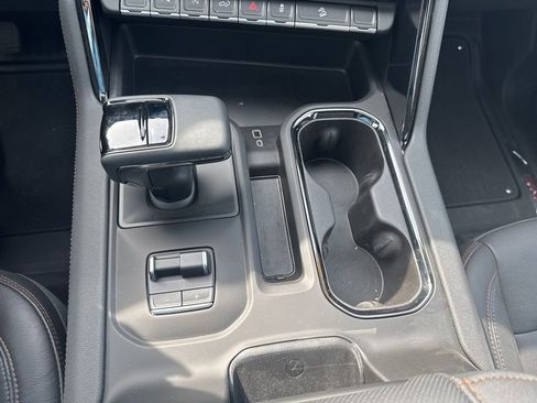 Used 2025 GMC Sierra 1500 AT4 w/ AT4 Premium Package AWD/4WD image 18