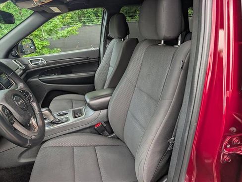 Used 2018 Jeep Grand Cherokee Laredo AWD/4WD image 27
