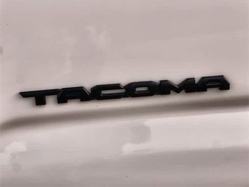 Used 2021 Toyota Tacoma SR5 w/ Trail Edition image 8