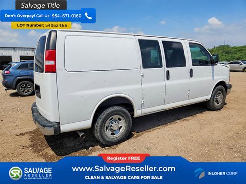 Used 2017 Chevrolet Express 2500 LT w/ LT Preferred Equipment Group RWD image 4