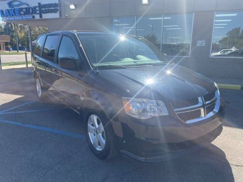 Used 2016 Dodge Grand Caravan SE w/ Quick Order Package 29E SE FWD image 3