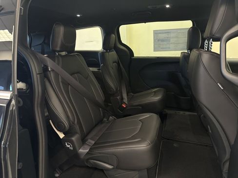 New 2026 Chrysler Pacifica Select image 39