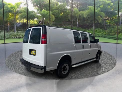 Used 2023 GMC Savana 2500 w/ Driver Convenience Package RWD image 5