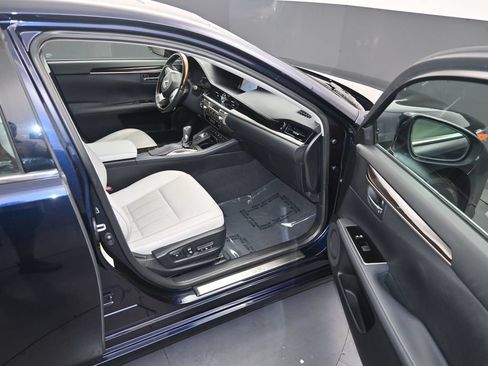 Used 2018 Lexus ES 350 w/ Luxury Package w/Wood Trim FWD image 10