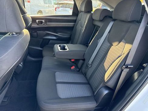 Used 2023 Kia Sorento LX image 37