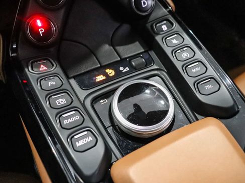 Used 2020 Aston Martin V8 Vantage Coupe RWD image 21