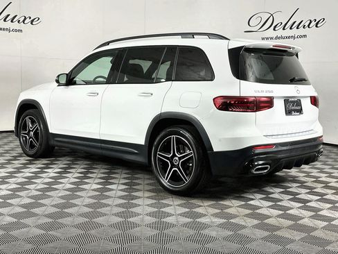 Used 2024 Mercedes-Benz GLB 250 4MATIC image 4