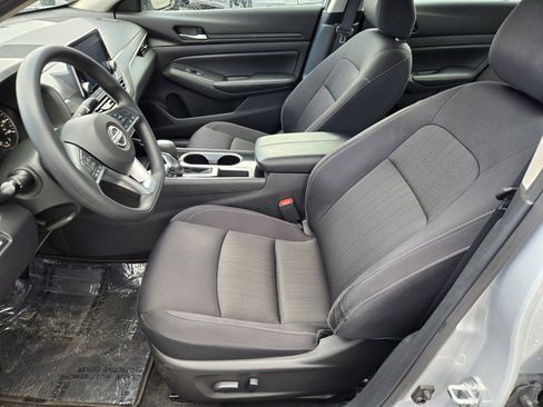 Used 2024 Nissan Altima 2.5 SV image 14