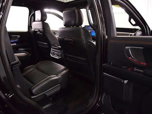 Used 2025 Ford Expedition Tremor AWD/4WD image 33