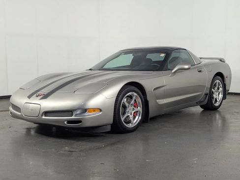 Used 1999 Chevrolet Corvette Coupe w/ Memory Pkg RWD image 4