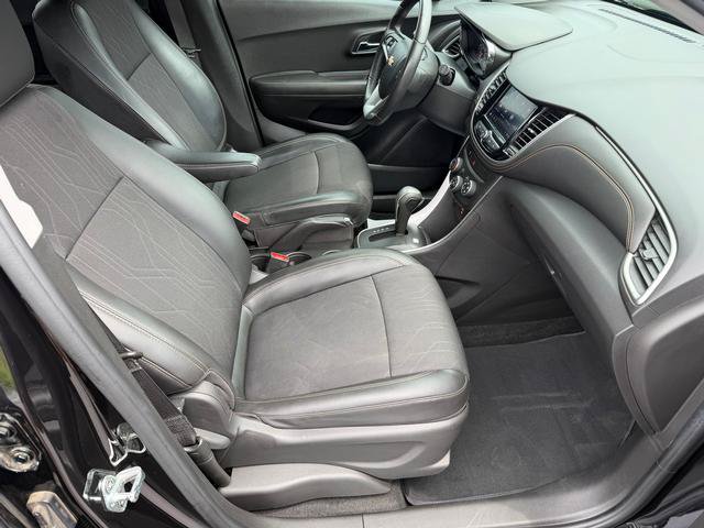 Used 2020 Chevrolet Trax LT w/ LT Convenience Package FWD image 14