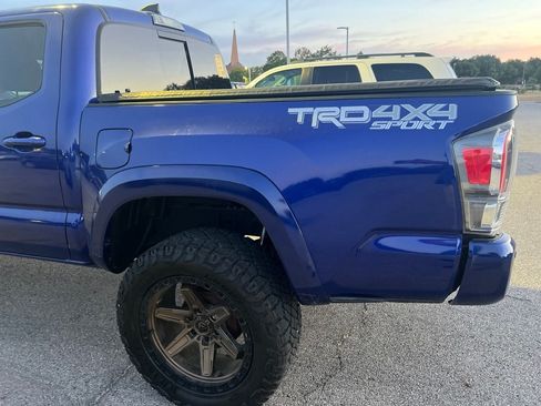 Used 2022 Toyota Tacoma TRD Sport w/ TRD Premium Sport Package AWD/4WD image 8