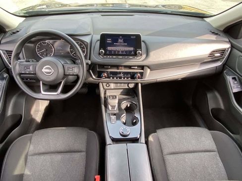 Used 2024 Nissan Rogue SV image 10