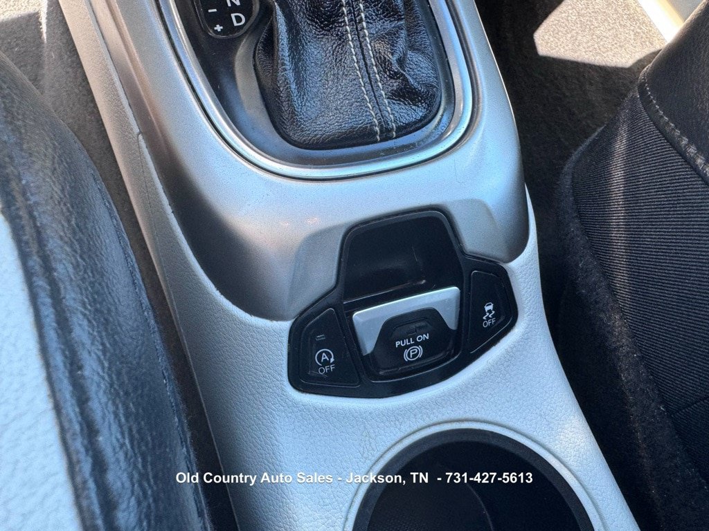 Used 2019 Jeep Compass Latitude FWD image 30