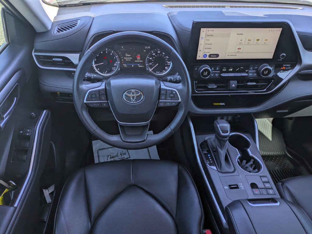 Used 2023 Toyota Highlander XLE FWD image 15