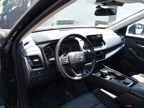 Used 2025 Nissan Rogue SV AWD/4WD image 14