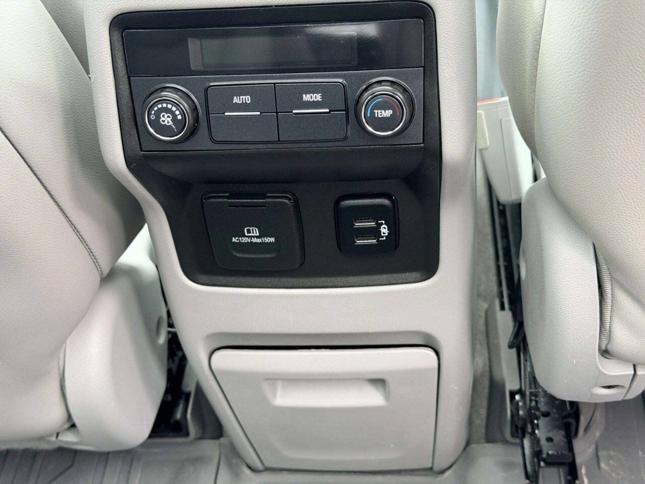 Used 2017 GMC Acadia SLT w/ LPO, Floor Liner Package AWD/4WD image 30