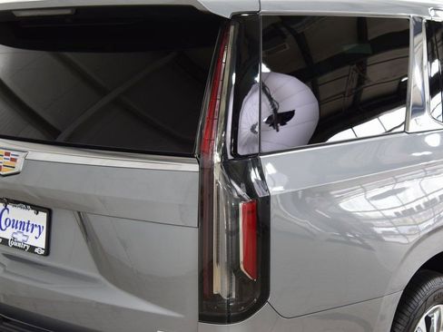 Used 2023 Cadillac Escalade Premium Luxury Platinum image 18