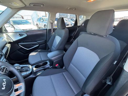 Used 2025 Kia Soul LX w/ LX Technology Package FWD image 36