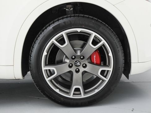 Certified 2023 Maserati Levante GT image 20