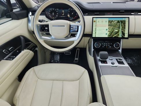Used 2023 Land Rover Range Rover Long Wheelbase SE image 4