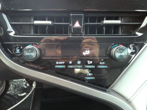 Used 2022 Toyota Camry SE image 40