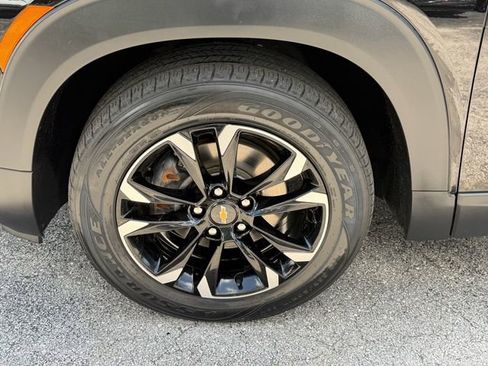 Used 2021 Chevrolet TrailBlazer LT w/ Premium Seating Package FWD image 11