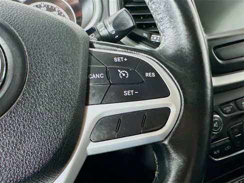 Used 2017 Jeep Cherokee Trailhawk w/ Comfort/Convenience Group image 26