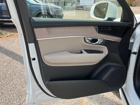 Used 2026 Volvo XC90 T8 Plus w/ Protection Package Premier AWD/4WD image 9