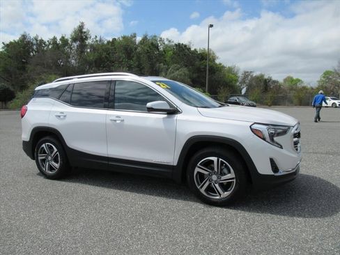 Used 2021 GMC Terrain SLT w/ Infotainment Package II FWD image 2