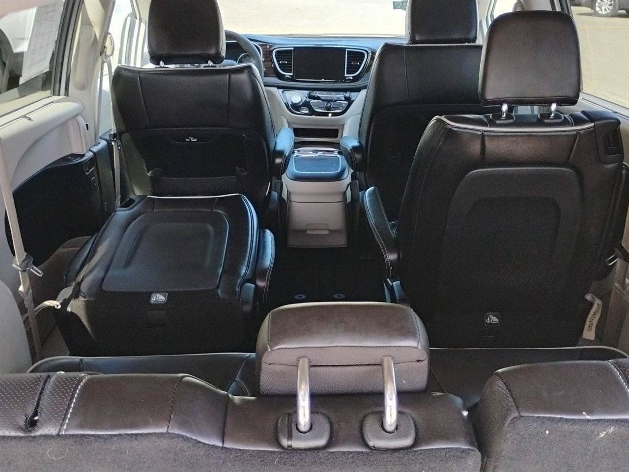 Used 2023 Chrysler Pacifica Limited FWD image 11