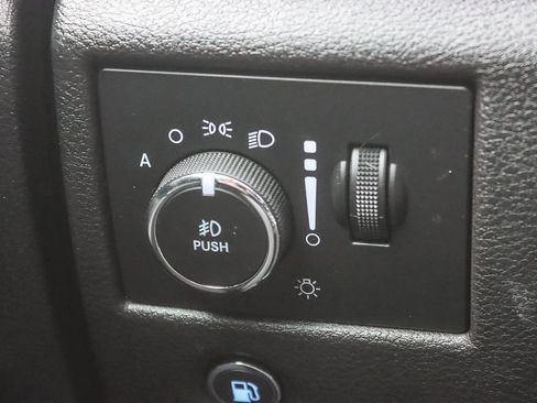 Used 2019 Jeep Grand Cherokee Laredo w/ Laredo X Package image 48