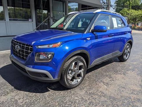 Used 2025 Hyundai Venue SEL FWD image 1