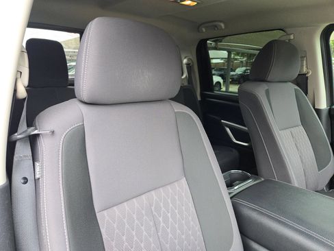 Used 2024 Nissan Titan SV w/ SV Convenience Package RWD image 30